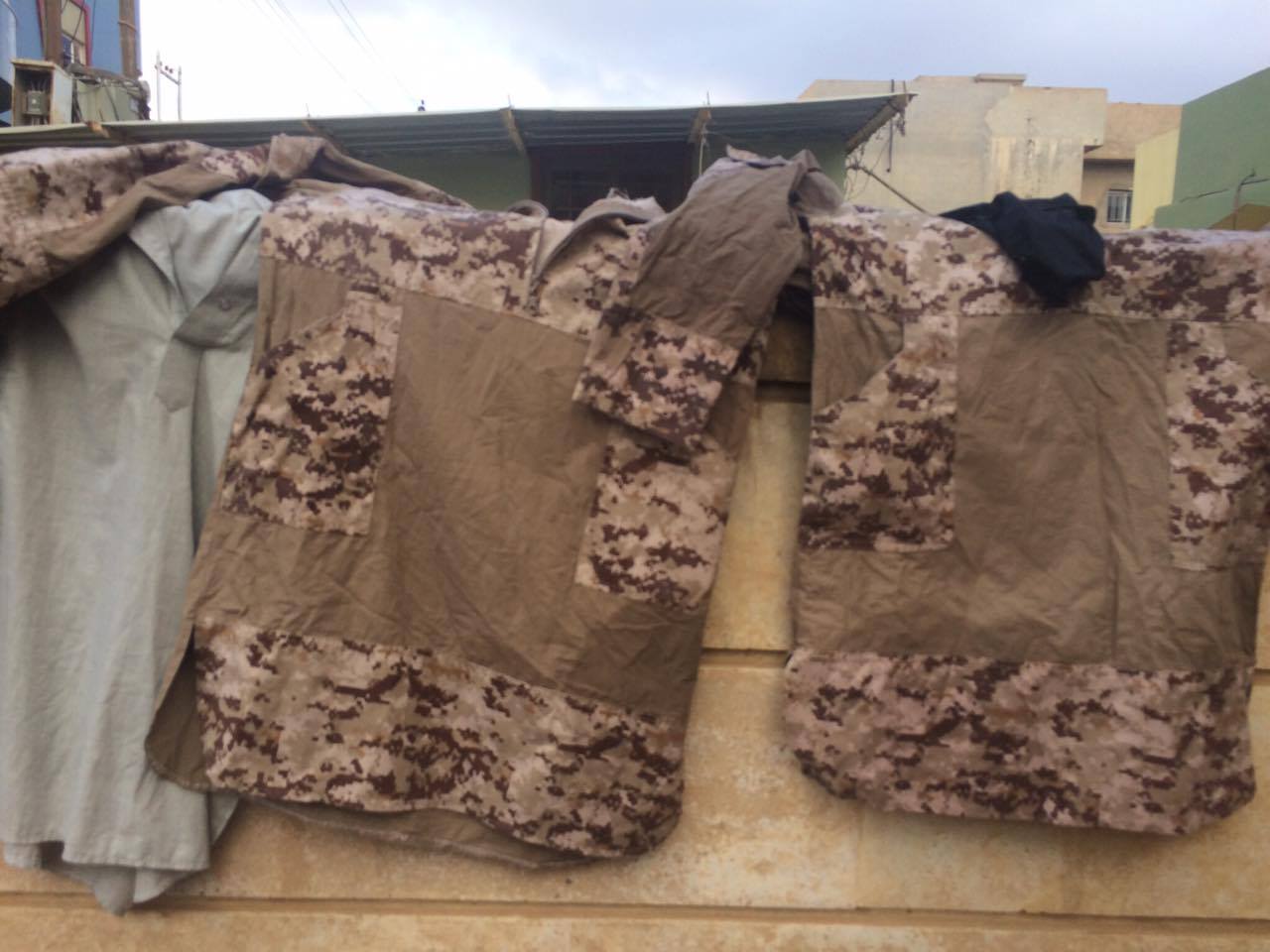 به‌ وێنه‌.. له‌ كارگه‌يه‌كى درووستكردنى چه‌كى داعشدا قوتوى بيره‌ و وێسكى دۆزرايه‌وه‌